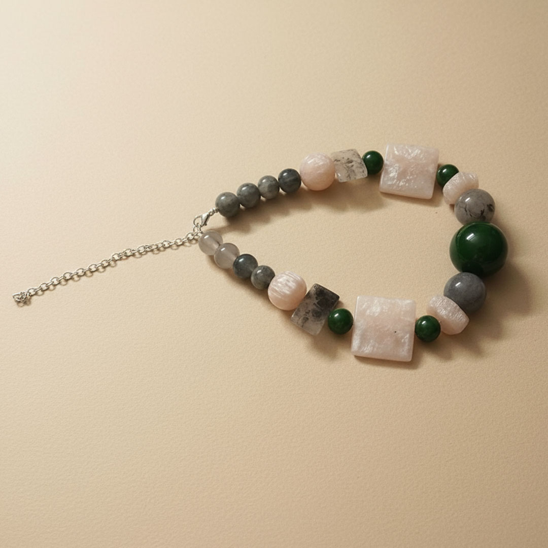 Green and White Polished Stone Necklace - Image 2