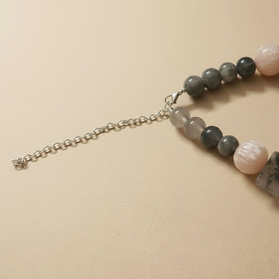 Green and White Polished Stone Necklace - Image 4